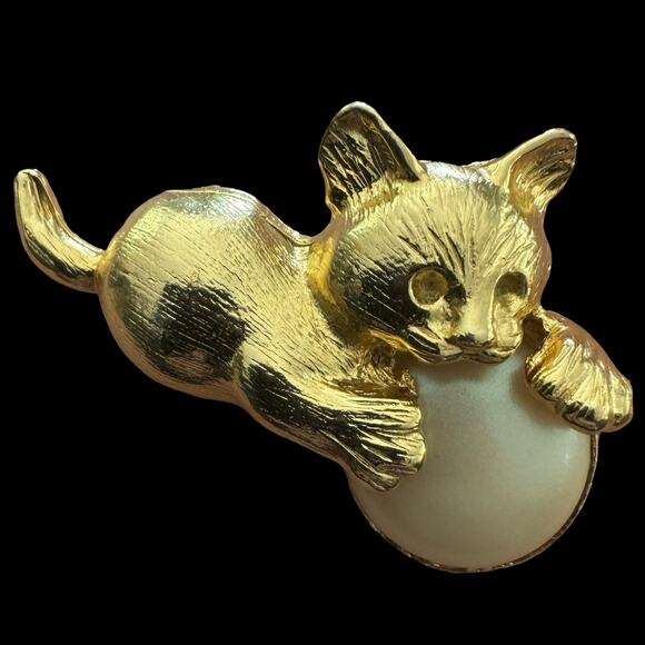Vintage Cat Kitty Gold Tone Faux Pearl Ball Pin Brooch Unsigned - Picture 1 of 5